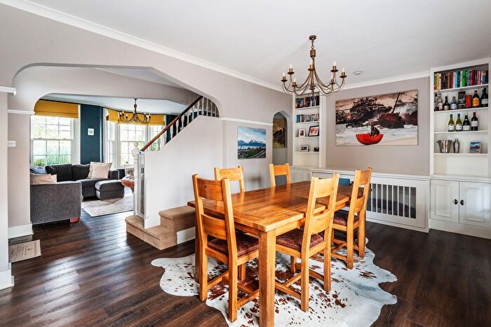 4 Bedroom End Of Terrace House For Sale In Heron Road, Twickenham, London, TW1