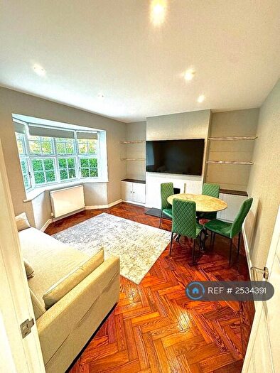 1 Bedroom Flat To Rent In Midholm Close, London, NW11