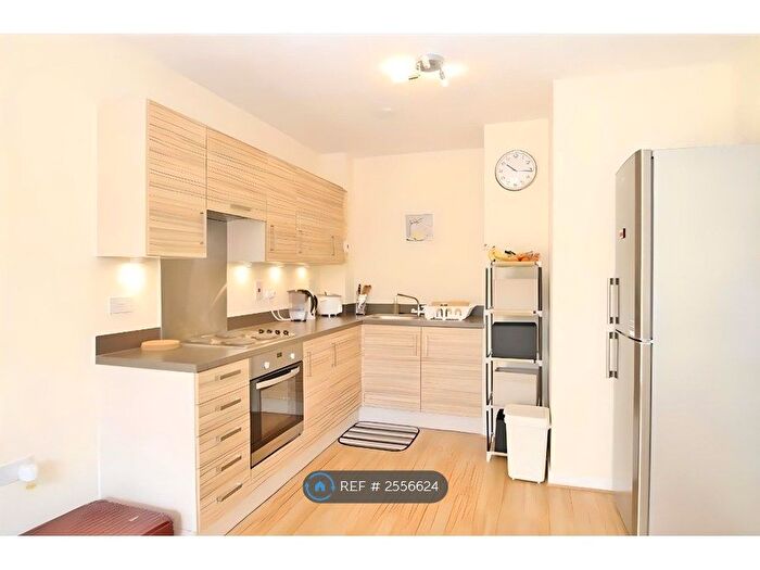 2 Bedroom Flat To Rent In Field House, Morden, SM4