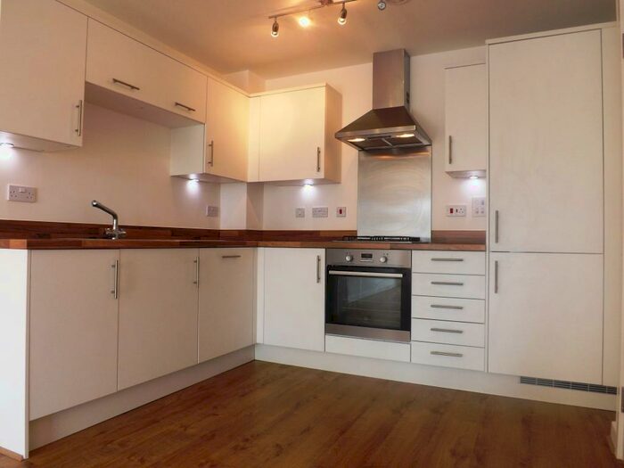 2 Bedroom Flat To Rent In Addlestone, KT15