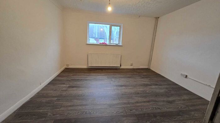 6 Bedroom Semi Detached House To Rent In Albany Road, ME4