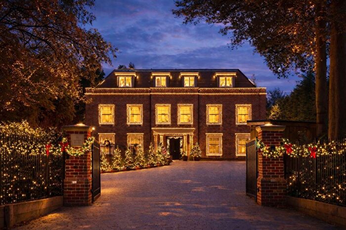 2 Bedroom Flat For Sale In Ledborough Lane, Beaconsfield, HP9