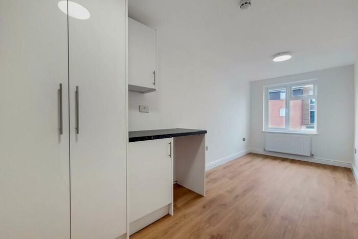 Studio To Rent In Byron Road, Wealdstone, Harrow, HA3