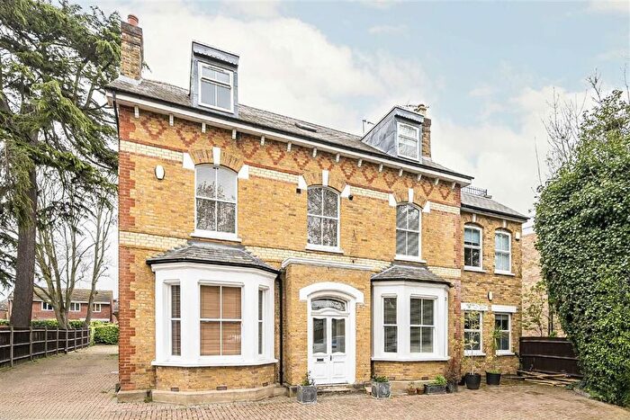 2 Bedroom Flat To Rent In Hampton Road, Teddington, TW11