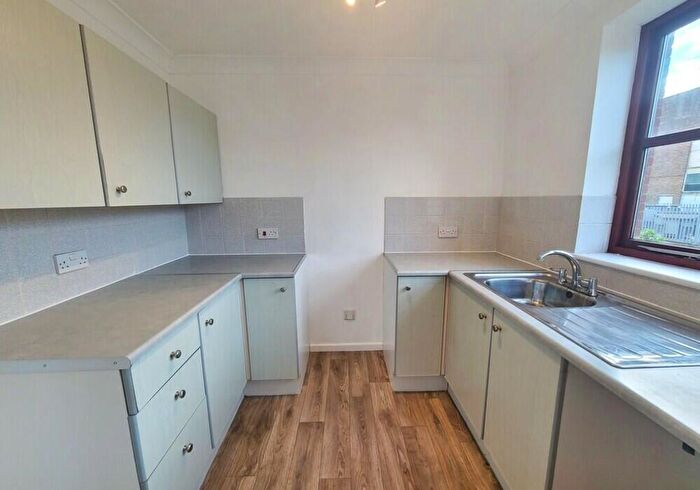 2 Bedroom Flat To Rent In Beaumont Road, Totton, SO40