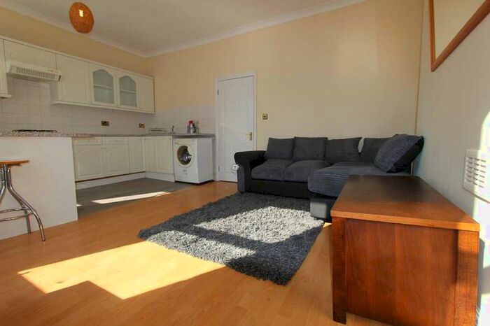 1 Bedroom Flat To Rent In Maclise Road, Olympia, W14
