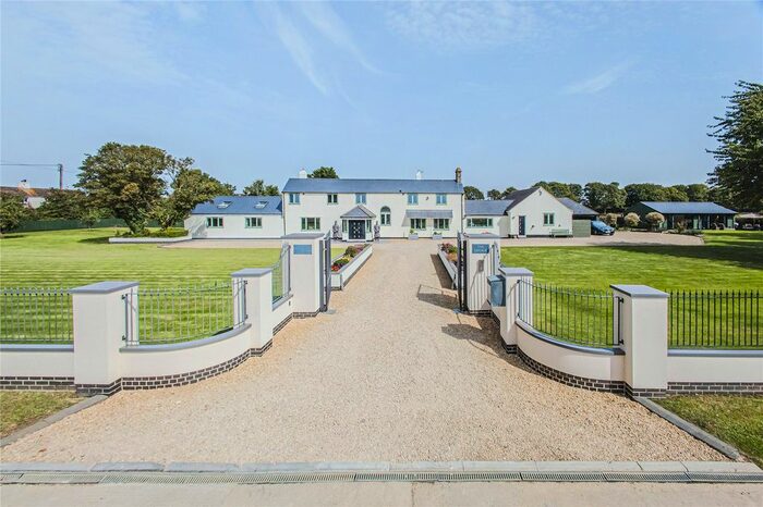 6 Bedroom Detached House For Sale In South Farm, Water Eaton, Wiltshire, SN6