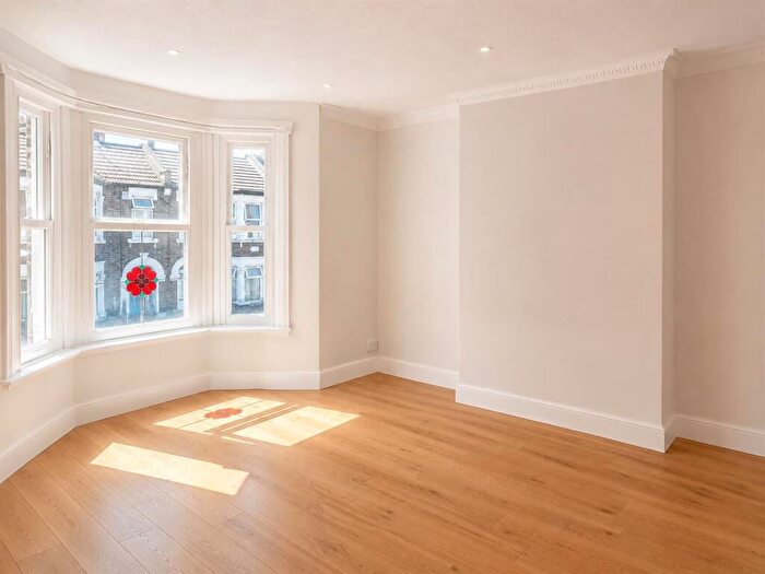 3 Bedroom Flat For Sale In Kildare Road, London, E16