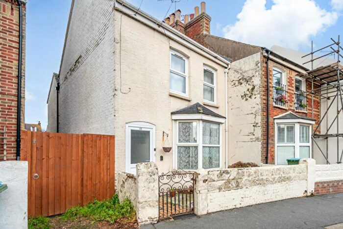 1 Bedroom Flat For Sale In Crescent Road, Bognor Regis, PO21