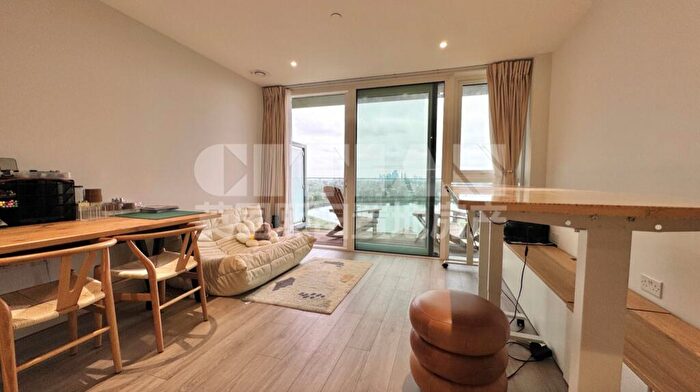 2 Bedroom Apartment For Sale In Skylark Point, Woodberry Down, London, N4