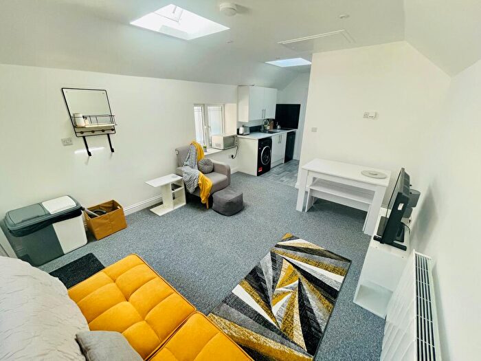 1 Bedroom Flat To Rent In Dalkeith Road, Branksome Park, Poole, BH13