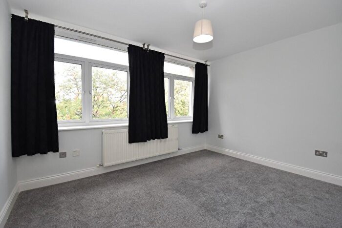 2 Bedroom Apartment To Rent In The Boulevard, Crawley, West Sussex, RH10