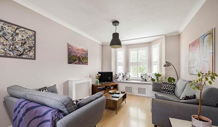 3 Bedroom Semi Detached House For Sale In Alton Road, Croydon, CR0