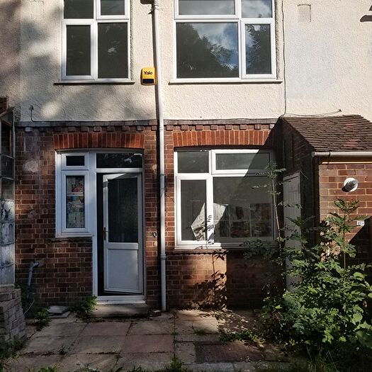 3 Bedroom Terraced House To Rent In Preston Gardens, Luton, Bedfordshire, LU2
