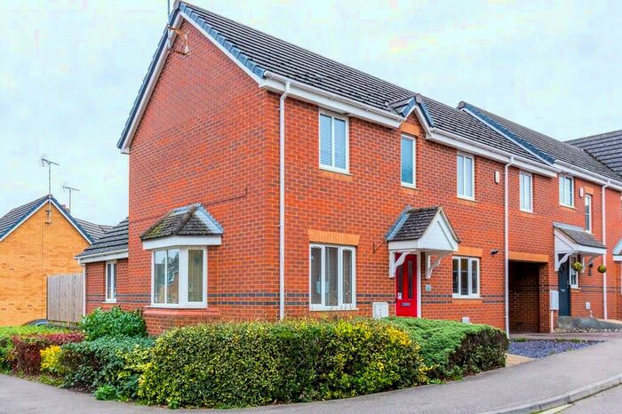 3 Bedroom End Of Terrace House To Rent In Chapel Close, Rushden, NN10