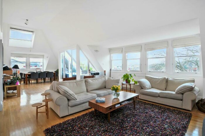 4 Bedroom Apartment To Rent In Belsize Grove, London, NW3