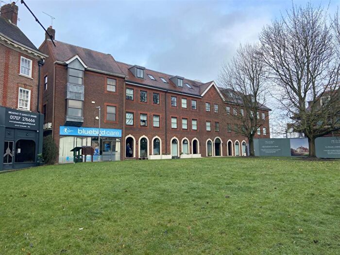 1 Bedroom Apartment To Rent In Salisbury Square, Hatfield, AL9