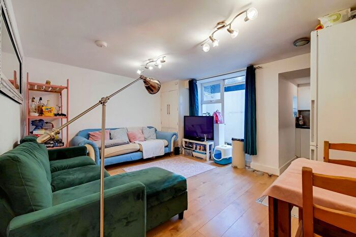 4 Bedroom Flat To Rent In Allen Road, London, N16