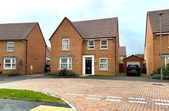 4 Bedroom Detached House To Rent In Swiftsure Drive, Brooklands, MK10