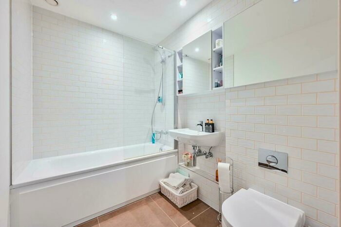 2 Bedroom Flat To Rent In Naval House, Woolwich, London, SE18