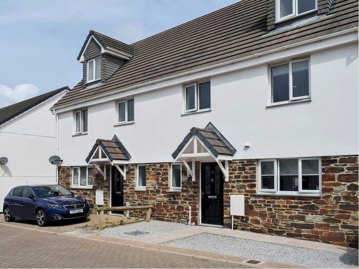 4 Bedroom Semi-Detached House To Rent In Willoughby Way, Hayle, TR27