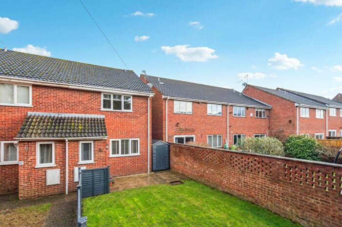 1 Bedroom Cottage For Sale In Jennings Field, Flackwell Heath, HP10