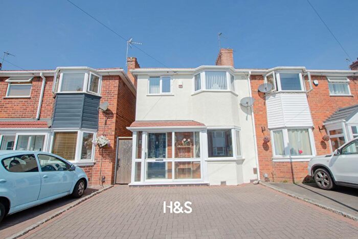 3 Bedroom Semi Detached House For Sale In Arundel Road, Birmingham, B14