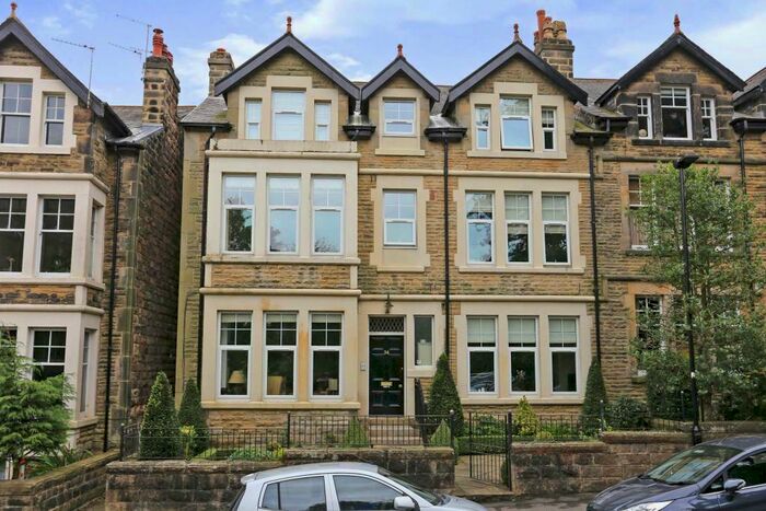 1 Bedroom Apartment To Rent In Harlow Moor Drive, HG2