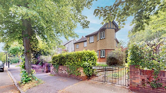 4 Bedroom Detached House For Sale In Osterley Road, Isleworth, TW7