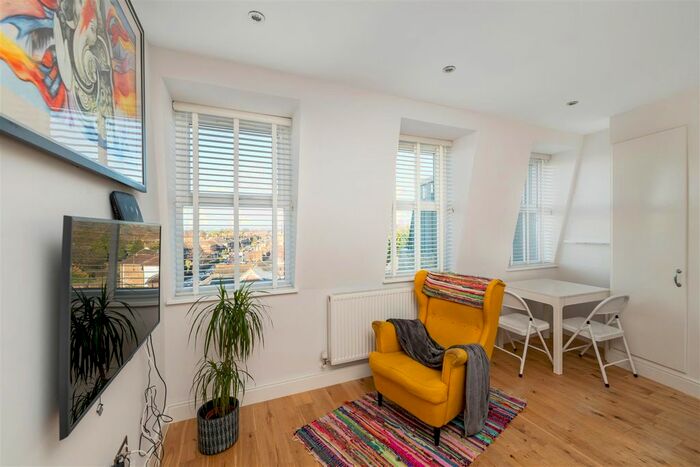 1 Bedroom Flat For Sale In Lumley Road, Horley, RH6