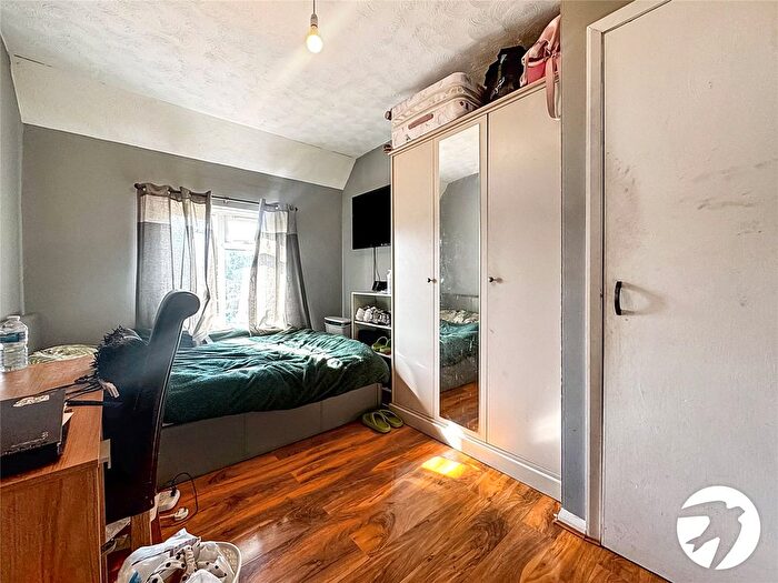 3 Bedroom End Of Terrace House For Sale In Lower Road, Maidstone, Kent, ME15