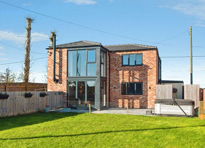 4 Bedroom Detached House For Sale In Beesby Road, Alford, LN13