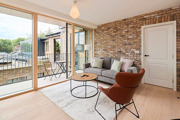 2 Bedroom Flat To Rent In Mile End Road, London, E1