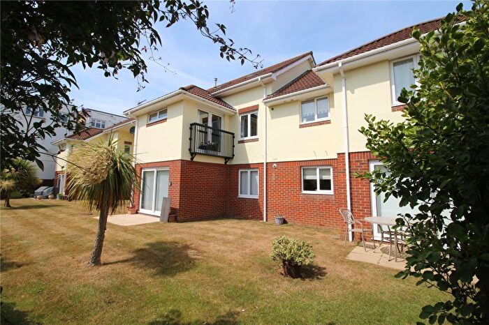 2 Bedroom Apartment For Sale In Seaward Avenue, Barton On Sea, Hampshire, BH25