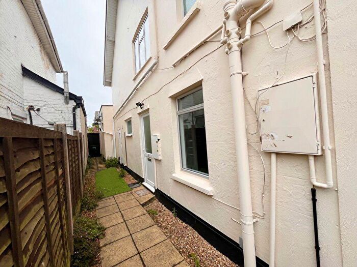 2 Bedroom Flat To Rent In Courtfield House, Springbourne (), P07