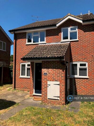 2 Bedroom Semi-Detached House To Rent In Spruce Drive, Lightwater, GU18