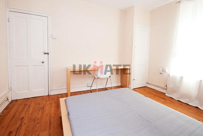 4 Bedroom Property To Rent In County Street, London, SE1