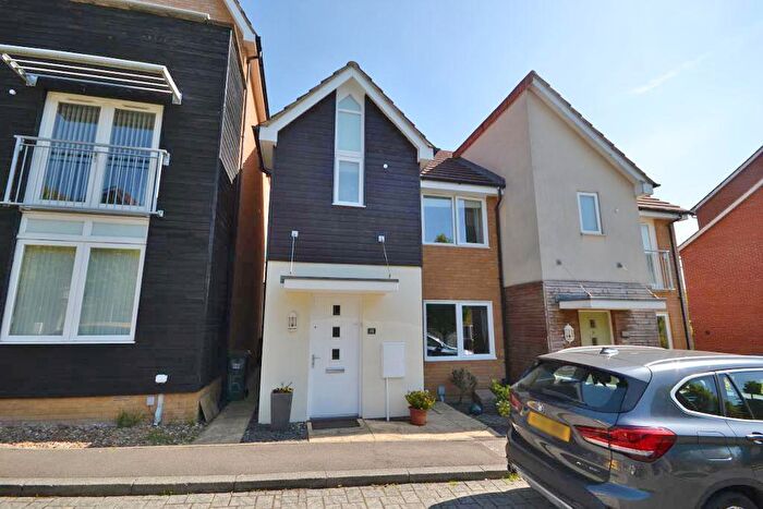 3 Bedroom Semi Detached House For Sale In Kelly Gardens, Oxley Park, Milton Keynes, Buckinghamshire, MK4