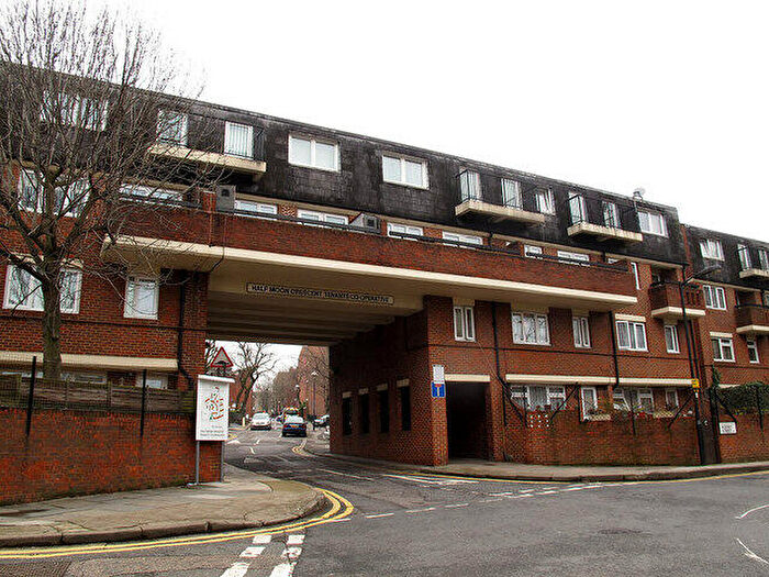 1 Bedroom Flat To Rent In Half Moon Crescent, London, N1