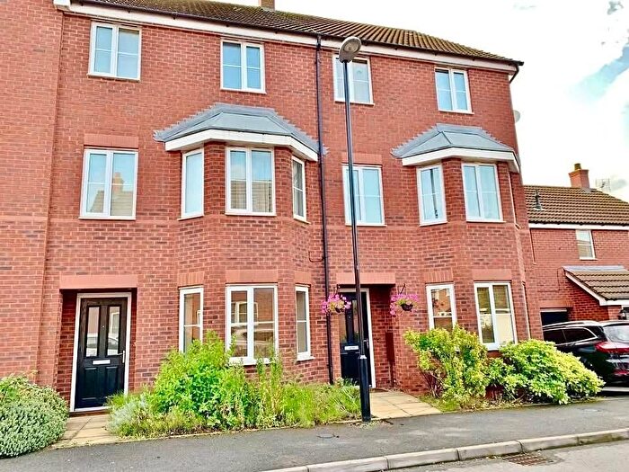 4 Bedroom Town House To Rent In Shropshire Drive, New Stoke Village, Coventry, CV3