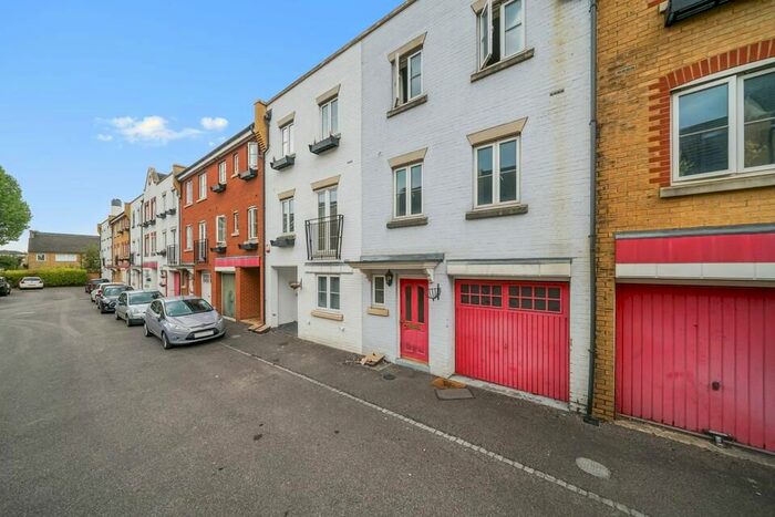 4 Bedroom Town House To Rent In Edgar Wallace Close, Chandler Way, London, SE15