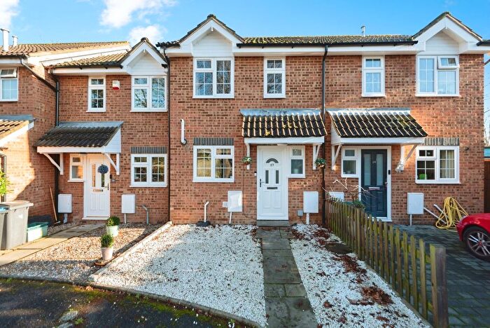 3 Bedroom Detached House For Sale In Chelsea Close, Worcester Park, Surrey, KT4