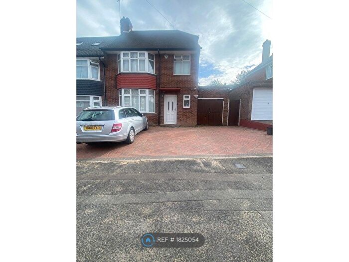 3 Bedroom Semi-Detached House To Rent In Meyrick Avenue, Luton, LU1