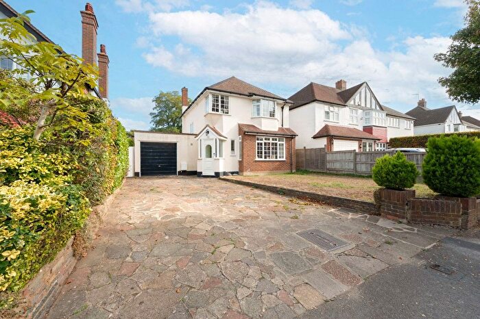 3 Bedroom Detached House For Sale In Woodbury Drive, Sutton, SM2
