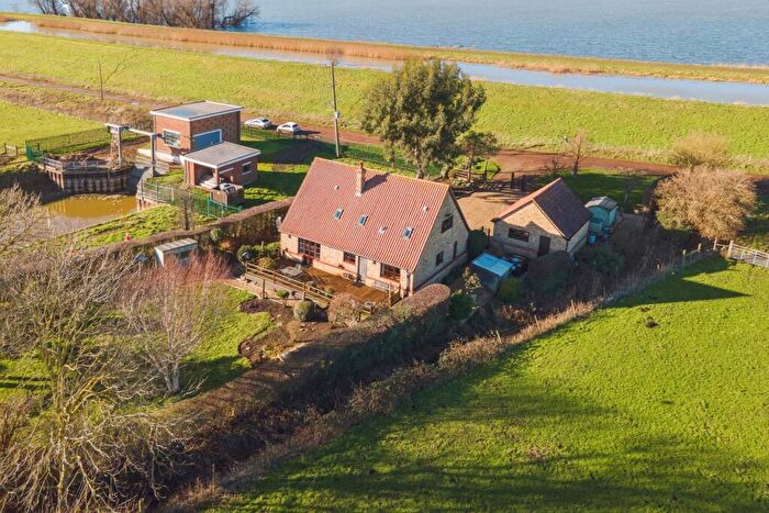 3 Bedroom Detached House For Sale In Hundred Foot Bank, Pymoor, Cambridgeshire, CB6