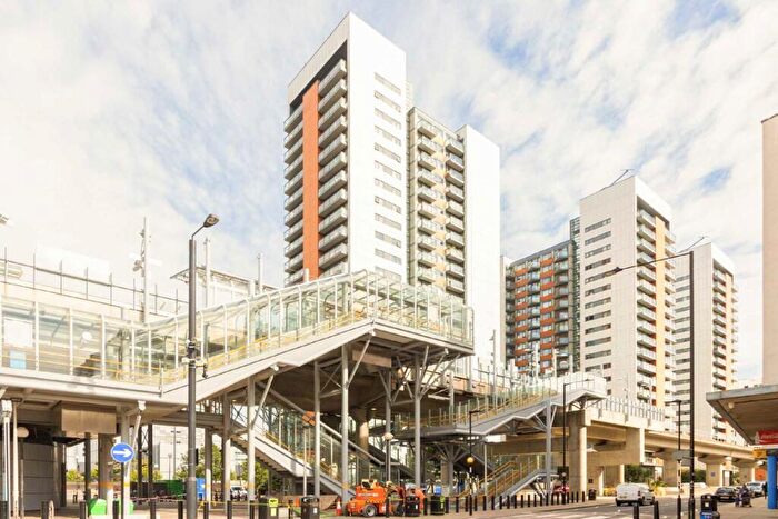 2 Bedroom Flat To Rent In Blackwall Way, Canary Wharf, E14