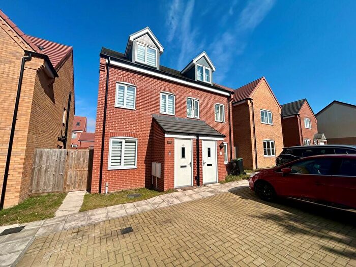 3 Bedroom Semi-Detached House For Sale In Lyncoln Drive, Oulton, Lowestoft, NR32