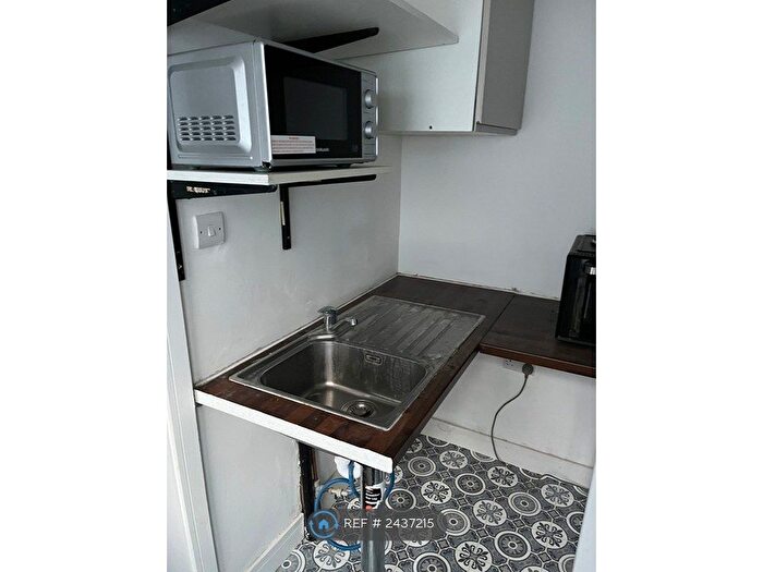 Studio To Rent In Sunbury On Thames, Sunbury, TW16