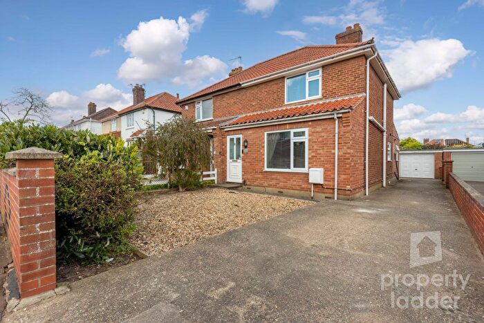 3 Bedroom Semi-Detached House For Sale In Cromwell Road, Sprowston, Norwich, NR7