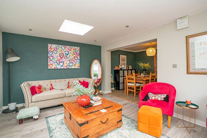 4 Bedroom Detached House For Sale In Oakwood Green, Oakwood, Leeds, LS8